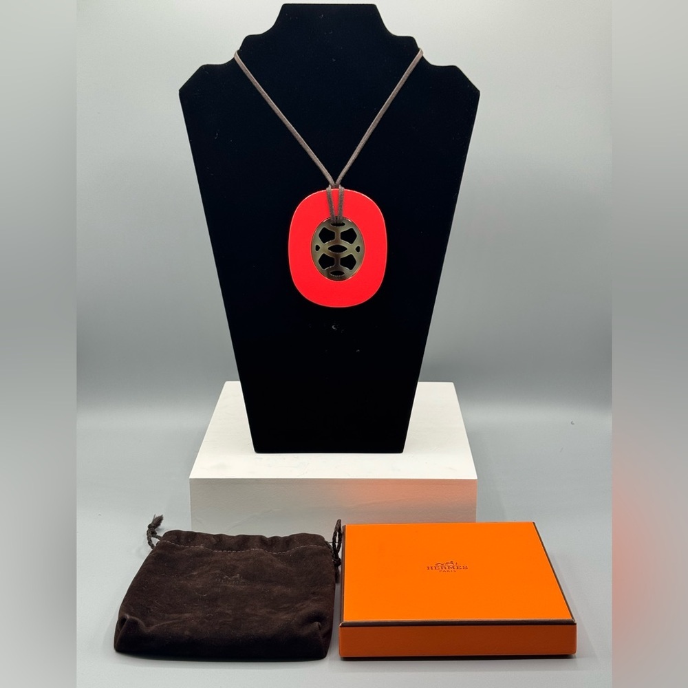 Hermès Lift Necklace GM – Red Lacquered Resin with Buffalo Horn-Style Center